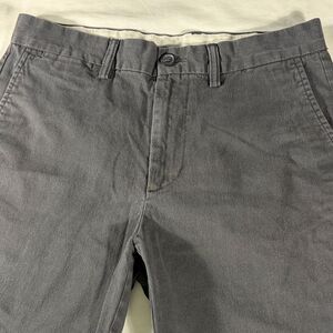 Old Navy mens charcoal grey Ultimate Slim flat front 9.5" chino shorts - size 31